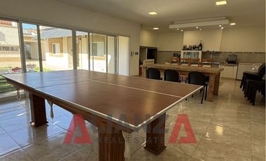San José 5000 - 4 Dorm, Cochera para 6 vehiculos, Piscina, Patio, Quincho, 240m2