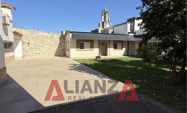 San José 5000 - 4 Dorm, Cochera para 6 vehiculos, Piscina, Patio, Quincho, 240m2