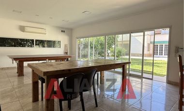 San José 5000 - 4 Dorm, Cochera para 6 vehiculos, Piscina, Patio, Quincho, 240m2