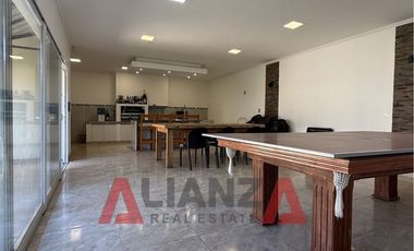 San José 5000 - 4 Dorm, Cochera para 6 vehiculos, Piscina, Patio, Quincho, 240m2