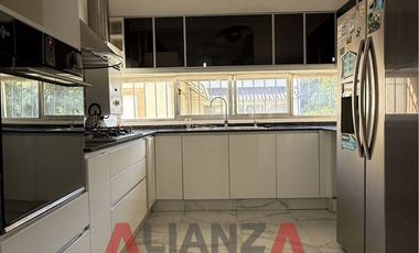 San José 5000 - 4 Dorm, Cochera para 6 vehiculos, Piscina, Patio, Quincho, 240m2