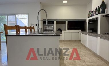 San José 5000 - 4 Dorm, Cochera para 6 vehiculos, Piscina, Patio, Quincho, 240m2