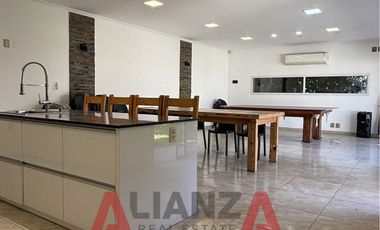 San José 5000 - 4 Dorm, Cochera para 6 vehiculos, Piscina, Patio, Quincho, 240m2