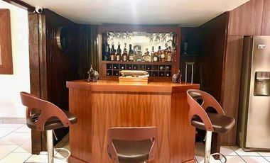 UBICADISIMA CASA EN VENTA EN JARDINES DEL BOSQUE