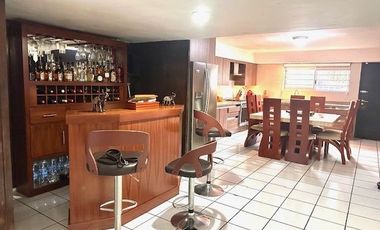UBICADISIMA CASA EN VENTA EN JARDINES DEL BOSQUE
