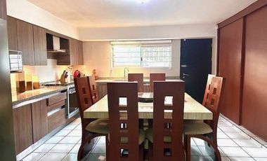 UBICADISIMA CASA EN VENTA EN JARDINES DEL BOSQUE