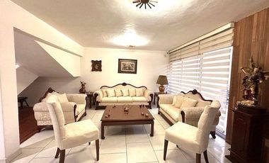 UBICADISIMA CASA EN VENTA EN JARDINES DEL BOSQUE
