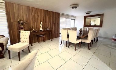 UBICADISIMA CASA EN VENTA EN JARDINES DEL BOSQUE