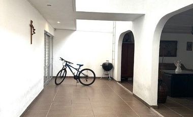 UBICADISIMA CASA EN VENTA EN JARDINES DEL BOSQUE