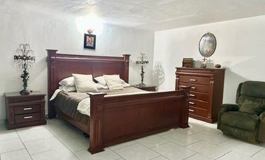 UBICADISIMA CASA EN VENTA EN JARDINES DEL BOSQUE