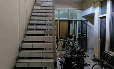 Rumah Mainroad bkr jual cepat hitung tanah termurah