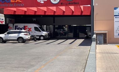 Local Comercial en Renta Dentro de Plaza Jardin Real en Zapopan