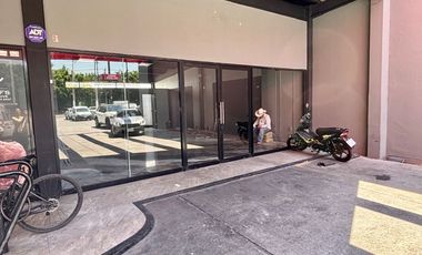 Local Comercial en Renta Dentro de Plaza Jardin Real en Zapopan