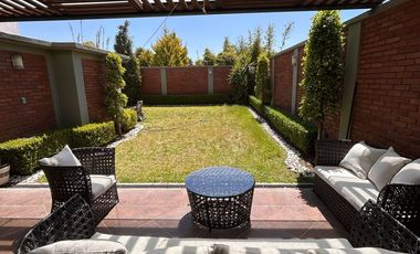 CASA EN RENTA EN BOSQUES DE LAS FUENTES, CALIMAYA