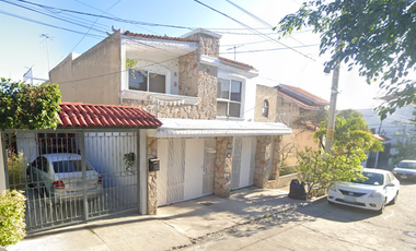 Casa en Venta en Jardines Alcalde ¡¡¡Excelente Oportunidad de Inversiòn Propiedad de  Recuperaciòn Hipotecaria!!!