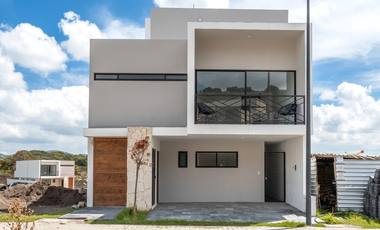 CASA EN VENTA EN HARAS DEL BOSQUE, PUEBLA.