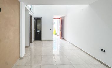 CASA EN VENTA CON RECÁMARA EN PLANTA BAJA UBICADA CERCA DE HERMANOS SERDÁN Y LA CEMENTERA