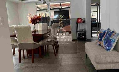 Casa en Renta en el Sector Viña Alta, Urbanización Algarrobos, Quito Ecuador