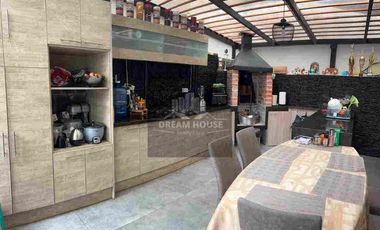 Casa en Renta en el Sector Viña Alta, Urbanización Algarrobos, Quito Ecuador