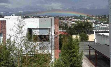 Casa en Renta en el Sector Viña Alta, Urbanización Algarrobos, Quito Ecuador