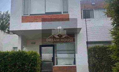 Casa en Renta en el Sector Viña Alta, Urbanización Algarrobos, Quito Ecuador