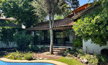 Excelente terreno Precioso jardín Casa en Venta acogedora Segura Condominio La Reina