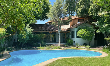 Excelente terreno Precioso jardín Casa en Venta acogedora Segura Condominio La Reina