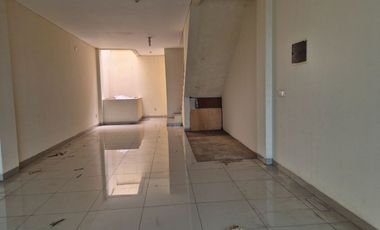 Disewa Murah Ruko 3 Lantai Hadap Jalan Depan Apartemen Super Ramai di Cengkareng