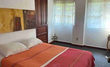 Residencia Colonial con carácter. 17 Recámaras y un bungalow, jardín, alberca, estilo, salón de eventos, ideal para universidad
