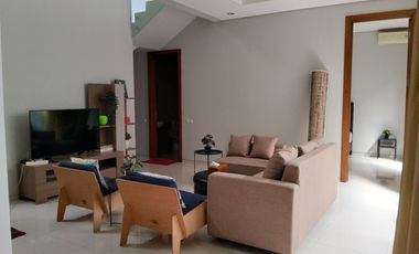 Disewakan Rumah Pakuwon Villa Bukit Regency 3 Sby