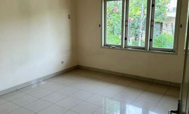 Disewakan Rumah 2 Lantai di Kawasan Premium Pondok Indah Dekat PIM dan Akses Tol