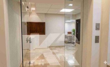 OFICINA CON 154 m² EN 