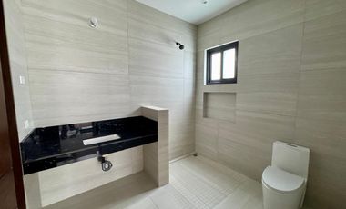 Hermosa Residencia en Venta en Sierra Alta 10o Sector Para Estrenar