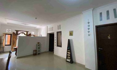 Rumah Super Luas 7 Kamar di Raya Padonan Canggu Bali