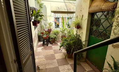 Casa con departamento. IDEAL INVERSOR