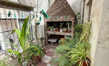 Casa con departamento. IDEAL INVERSOR
