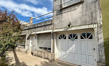 Casa con departamento. IDEAL INVERSOR