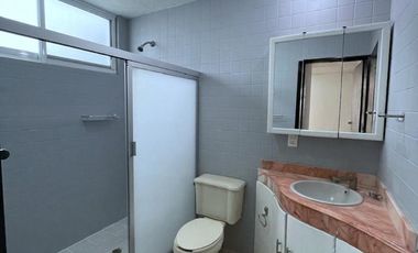Casa en renta en Av. León, Jardines del Moral León Gto, ideal para oficinas y consultorios.