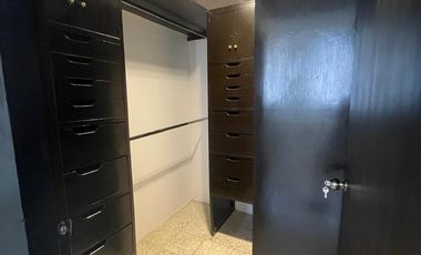 Casa en renta en Av. León, Jardines del Moral León Gto, ideal para oficinas y consultorios.