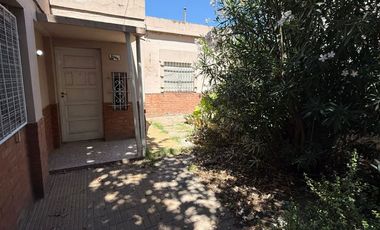 CASA A METROS DE AVENIDA 1 Y CALLE 24