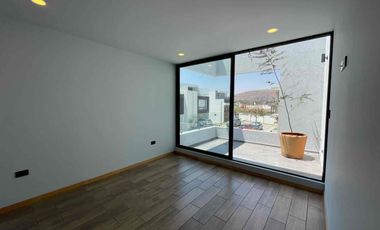 Casa en Cascatta II – Isla de granito, roof garden y carga para auto eléctrico