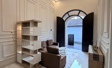 DIJUAL RUMAH CLASSIC MODERN FULL FURNISHED UTARA JOGJABAY / SD MODEL