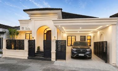 DIJUAL RUMAH CLASSIC MODERN FULL FURNISHED UTARA JOGJABAY / SD MODEL