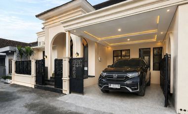DIJUAL RUMAH CLASSIC MODERN FULL FURNISHED UTARA JOGJABAY / SD MODEL