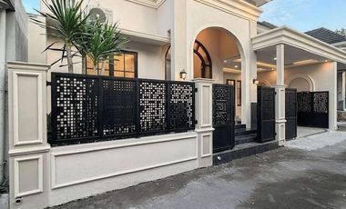 DIJUAL RUMAH CLASSIC MODERN FULL FURNISHED UTARA JOGJABAY / SD MODEL