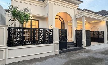 DIJUAL RUMAH CLASSIC MODERN FULL FURNISHED UTARA JOGJABAY / SD MODEL