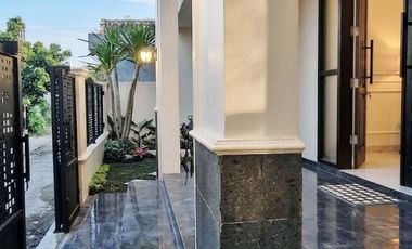 DIJUAL RUMAH CLASSIC MODERN FULL FURNISHED UTARA JOGJABAY / SD MODEL