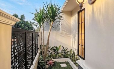 DIJUAL RUMAH CLASSIC MODERN FULL FURNISHED UTARA JOGJABAY / SD MODEL