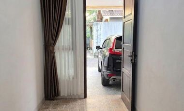 DIJUAL RUMAH CLASSIC MODERN FULL FURNISHED UTARA JOGJABAY / SD MODEL