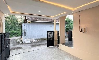 DIJUAL RUMAH CLASSIC MODERN FULL FURNISHED UTARA JOGJABAY / SD MODEL